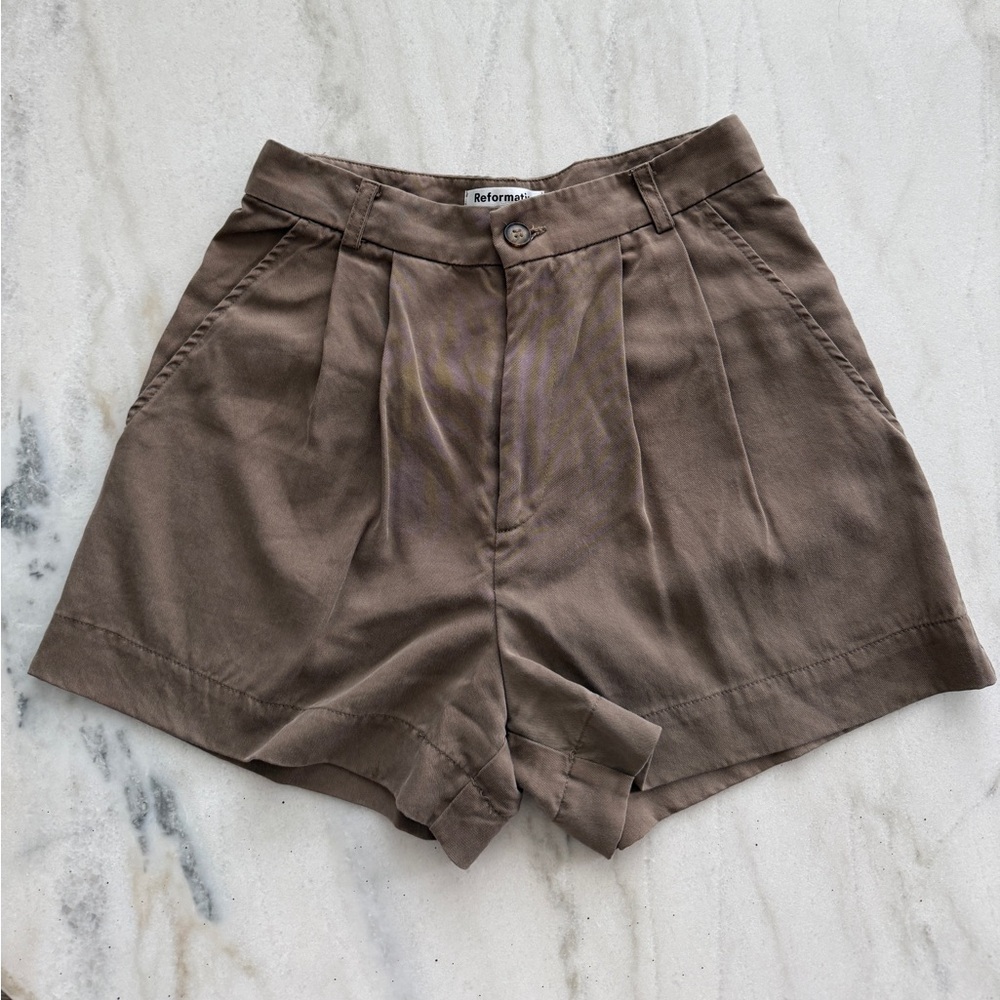 Reformation Mason Shorts in Mushroom